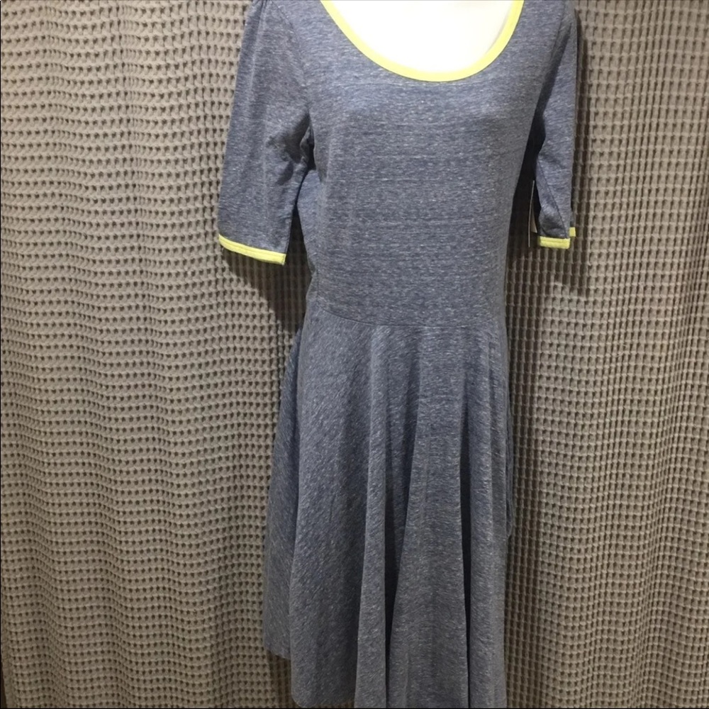 Lularoe Nicole M gray
New with tags